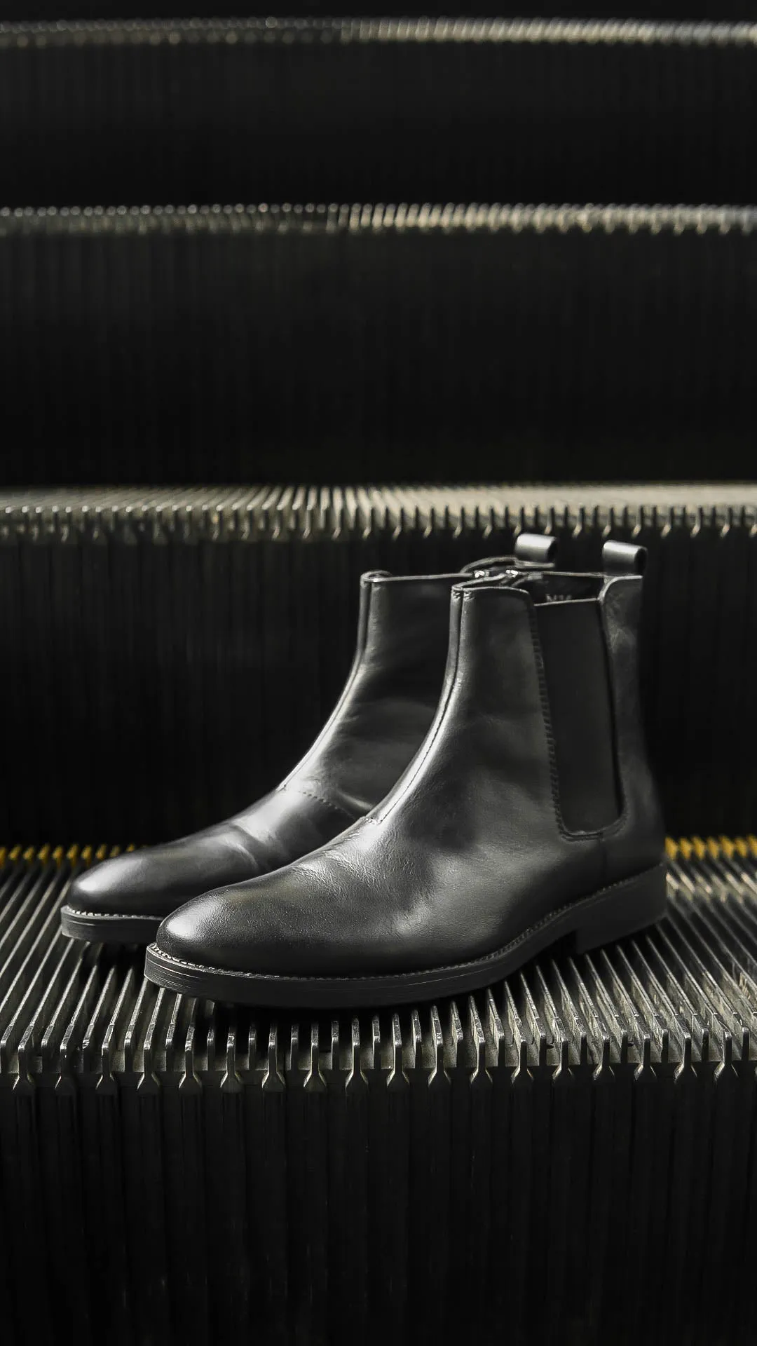 Chelsea Boots With Zipper - Solid Black Leather (Crepe Sole)